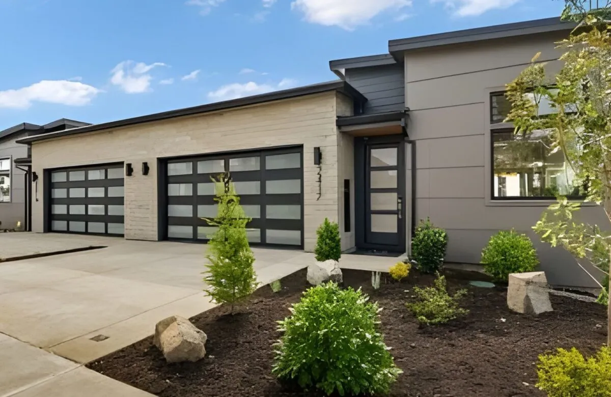Contemporary Residence Exterior Angle